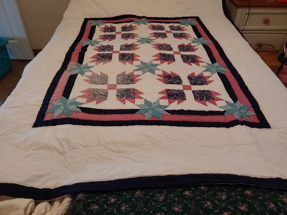 美丽绗缝 63 X 81 双码,适合床底或床头 — 第 2/4 张图片