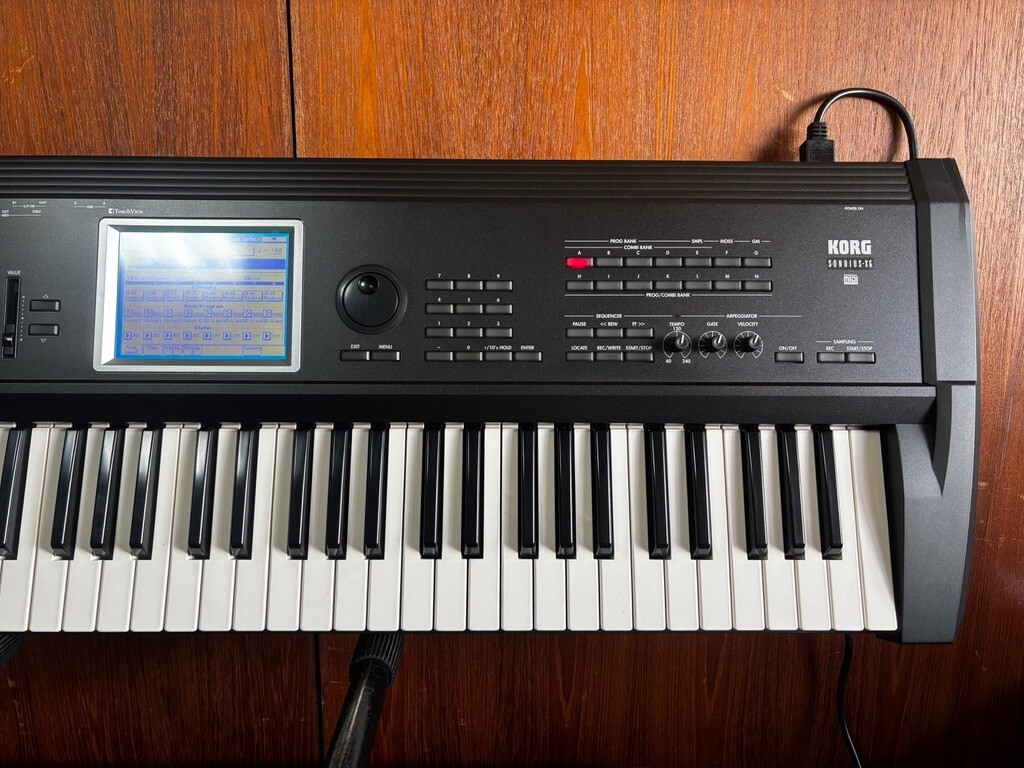 KORG TRITON Extreme 61鍵 KORG TRITON Extreme 61-Key Music Workstation/Sampler