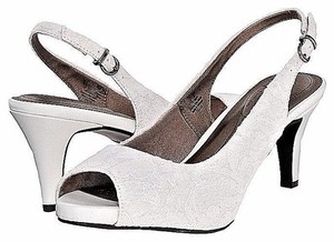 lifestride white heels
