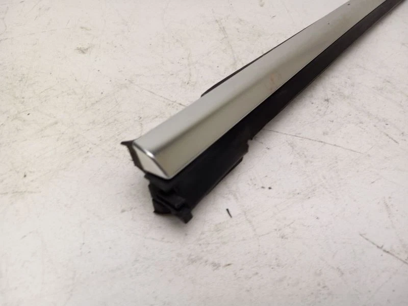 2007 AUDI A4 REAR LEFT SIDE DOOR MOULDING OEM 48962 - Imagem 2 de 4