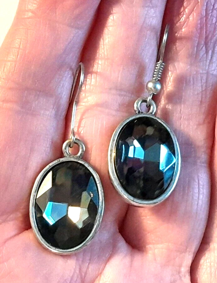 Pendientes colgantes/gota ovalados facetados gris ahumado vintage años 90 tono plata 1,5" Foto 2 de 4