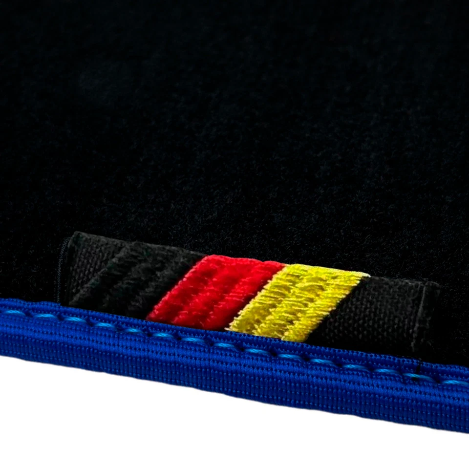 Alfombrillas AutoWin negras para BMW Serie 7 G12 versión larga (2015-2021) molduras azules Foto 3 de 4