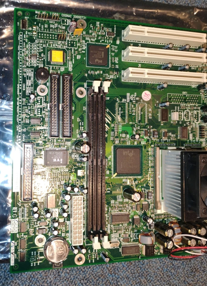 Placa madre HP Cognac Socket 370 de colección con CPU Celeron y disipador térmico/ventilador Foto 3 de 4