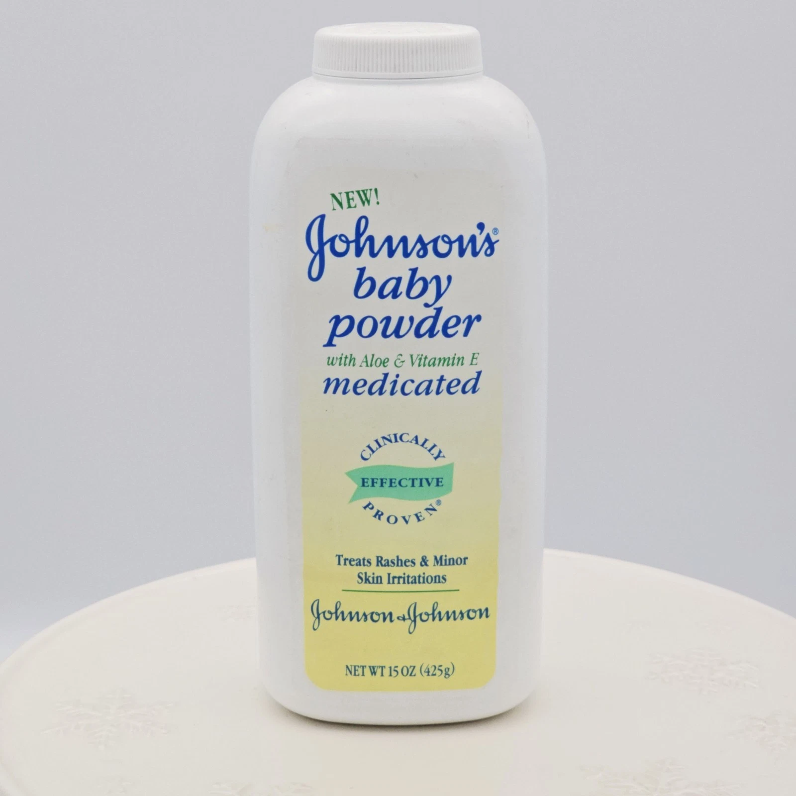 Johnson’s Baby Powder Medicated Aloe Vitamin E Zinc Oxide Corn Starch 15 OZ 80%
Opens in a new windo