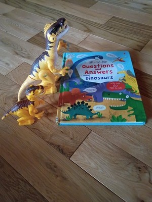 Jurassic World SFX Chomper Velociraptor Lights Sounds Dinosaur + Baby + Book