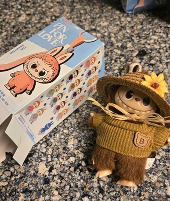 The Monsters Mini V4 brown No Letter No Qr Code Outfit & Plush Key Chain Set