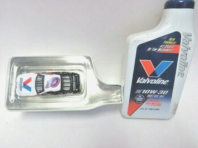 # 10 Valvoline 汽车 Johnny Benson 2002 油罐大奖赛 1/64 — 第 2/4 张图片