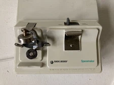 Black & Decker Spacemaker Under Cabinet Can Opener with Mount/Bracket EC60G