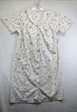 Vintage Women s House Dress Medium All Over Floral Print Pocket Lace Accents