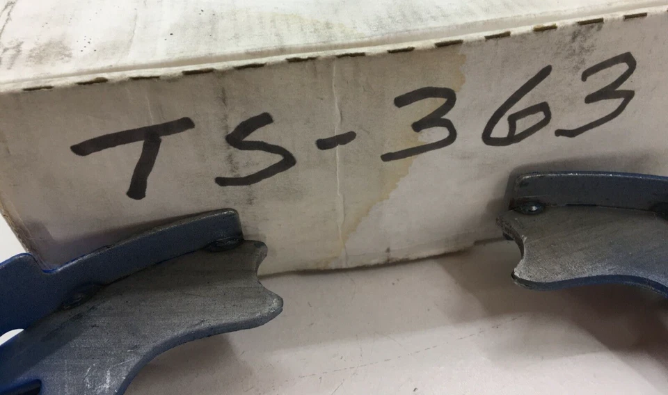 NAPA BRAND BRAKE SHOE SET FITS BEL AIR 1971-75 SEVILLE 1976 ELECTRA 225 1971-75 - Image 3 of 3