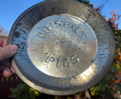 Antique Frisbie Pie Tin Disc Golf Frisbee (w/ Innova Vibram Discraft Pin)  5¢