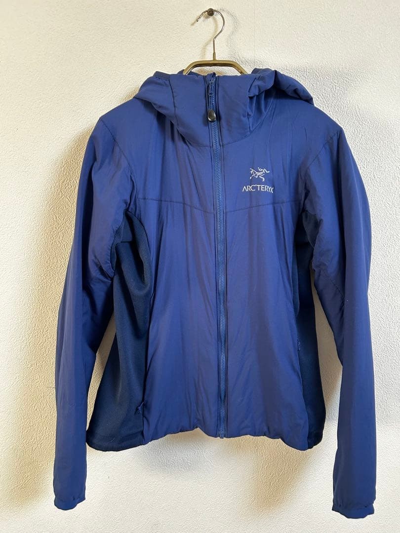 ARC'TERYX Women's Atom LT Hoody - Navy, Size Small, Lightweight