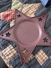 Prymitywny blaszany świecznik w kształcie gwiazdy w gospodarstwie z wycięciami gwiazd, 9"