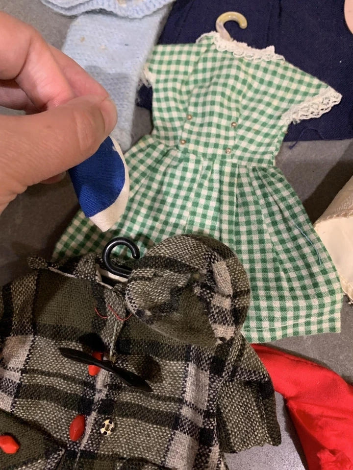 Ropa Muñeca Vintage Mezclada 30+ Piezas Varios Tamaños Barbie y Otros Foto 4 de 4