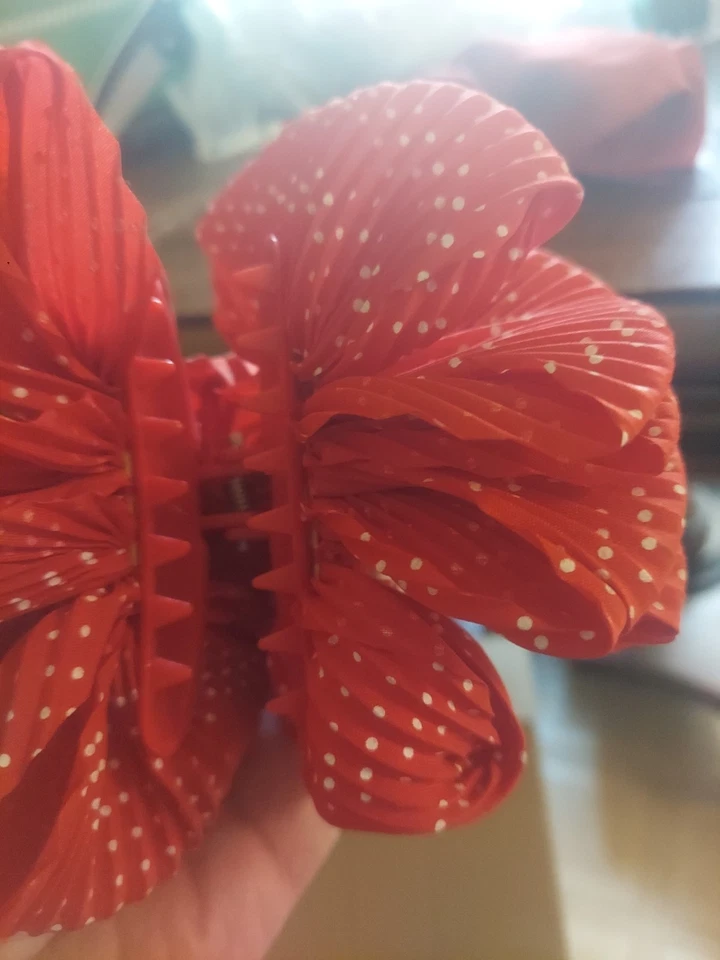 Red Bows , One Clip,one A Claw Hair Clips - Image 4 of 4