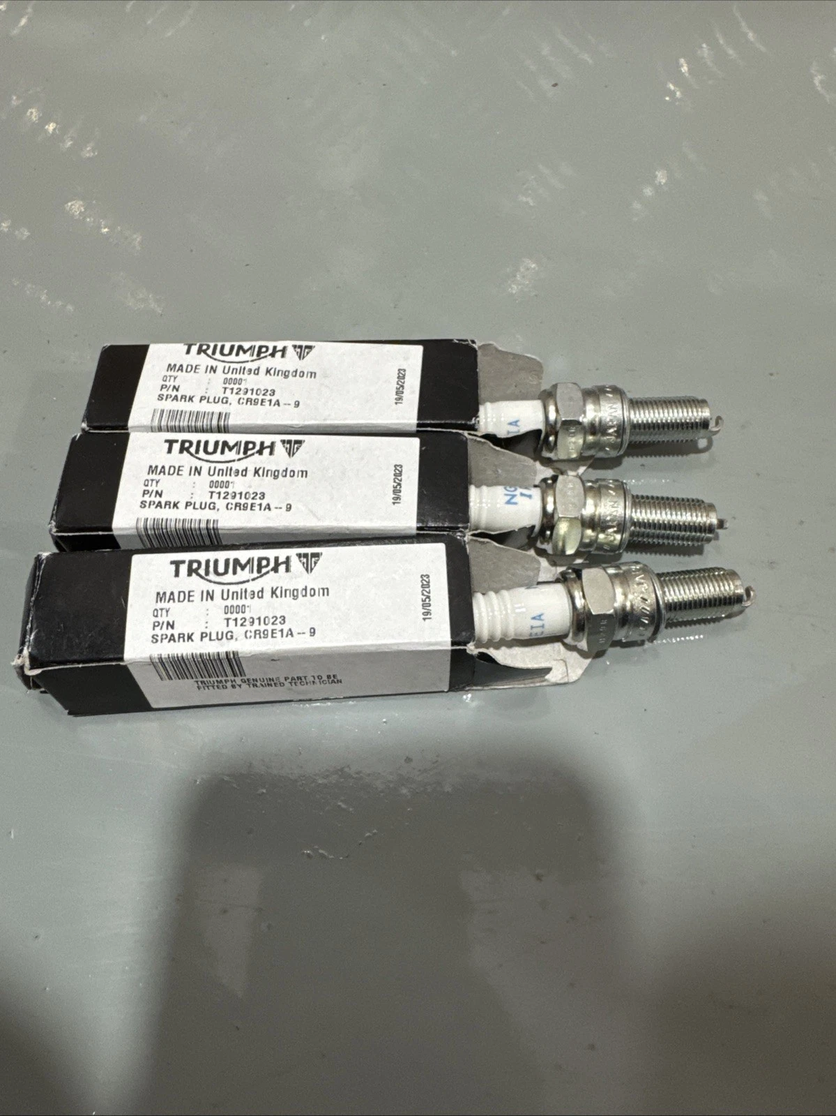 3x Genuine Triumph Spark Plug T1291023 Brand New In Box 4