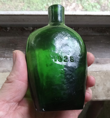1928 EMB EMERALD GREEN CRUDE HAND BLOWN RIBBED SIDE POCKET WHISKEY FLASK