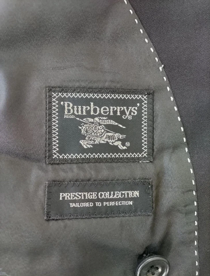 Conjunto de traje vintage de botones dorados de Burberry azul marino Foto 4 de 4