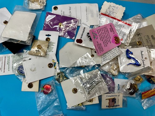 Vintage & Modern Nos Brooches & Pin's Resale Bulk Lot, Junk Drawer Grab Bag - Picture 12 of 18