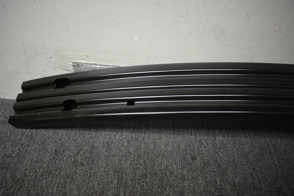 2018-2019 NISSAN LEAF REAR BUMPER FACTORY OEM - Image 2 of 4