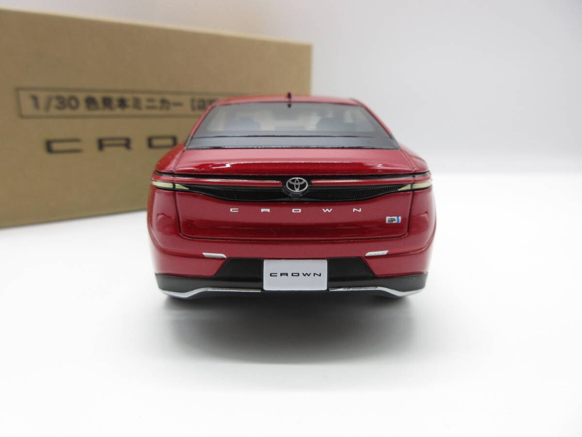 1:30 Toyota Crown Crossover 2022 Color Sample Mini Car