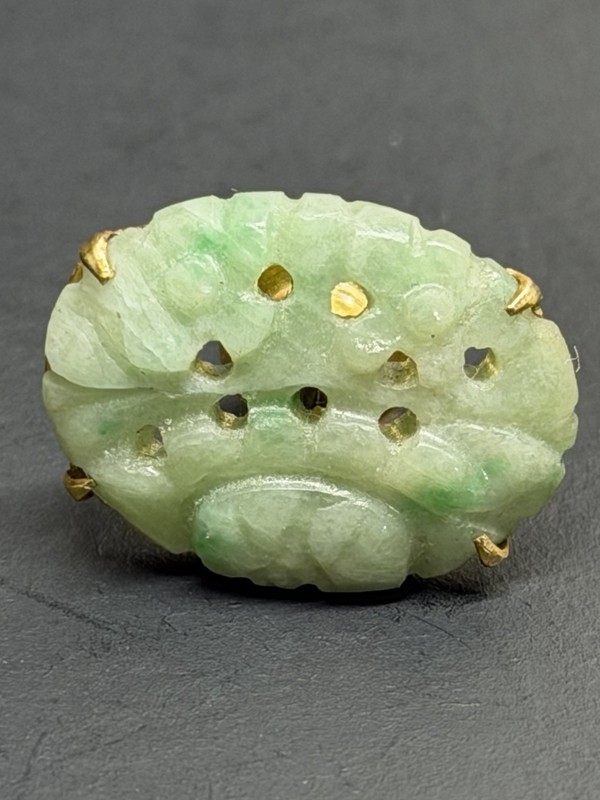 Vintage 14k Yellow Gold & Green  Carved Jade Jadeite  Tie Tack or Lapel Pin