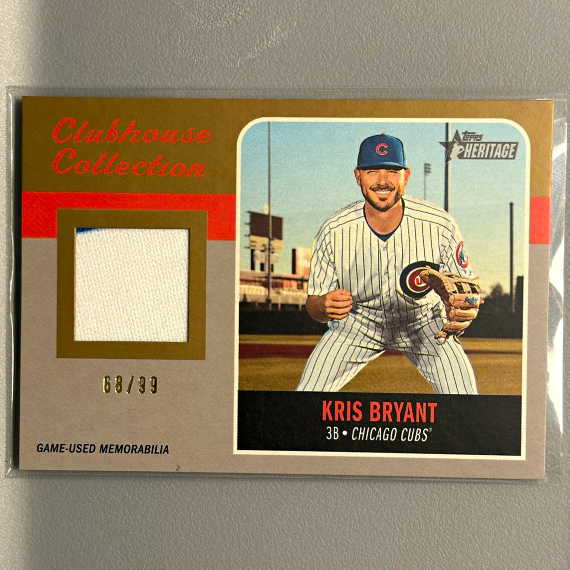 Topps 2019 Heritage Kris Bryant Clubhouse Collection Relic Gold CCR-KB /99