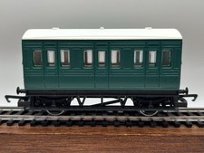 OO Hornby Green 4 Wheel Coach - (EXCELLENT CONDITION)
