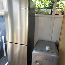 Bosch 324L Frost Free Freestanding Silver/Stainless Bottom Freezer 60cm