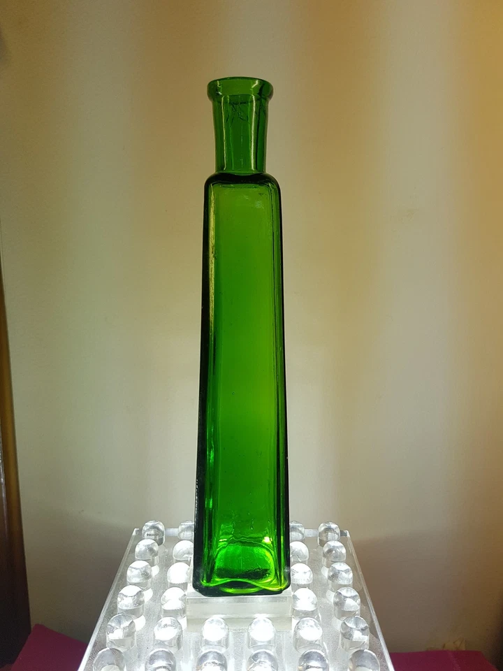 POISON  PYRAMID rare Green Australian Antique Bottle SOUTHERN GOLDFIELDS 1880's - image 2 of 4