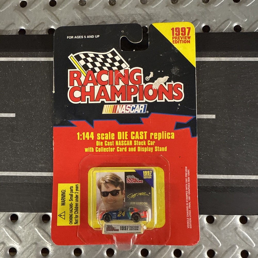 Jeff Gordon Racing Champions 1997 Nascar 1:144 Diecast Car #24 Dupont NIP