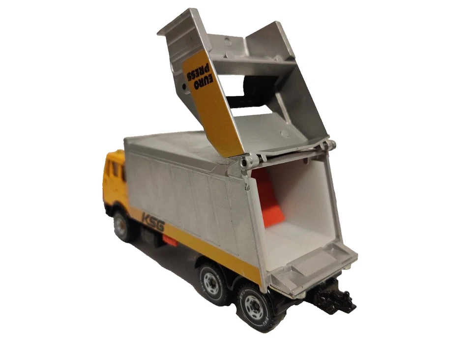 SIKU 1/55th Mercedes “KSG” EuroPress Refuse (Garbage/Waste) Truck (German) Minty - Image 2 of 4
