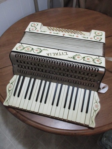 Vintage L'italia Accordion Made In Germany - Picture 13 of 19