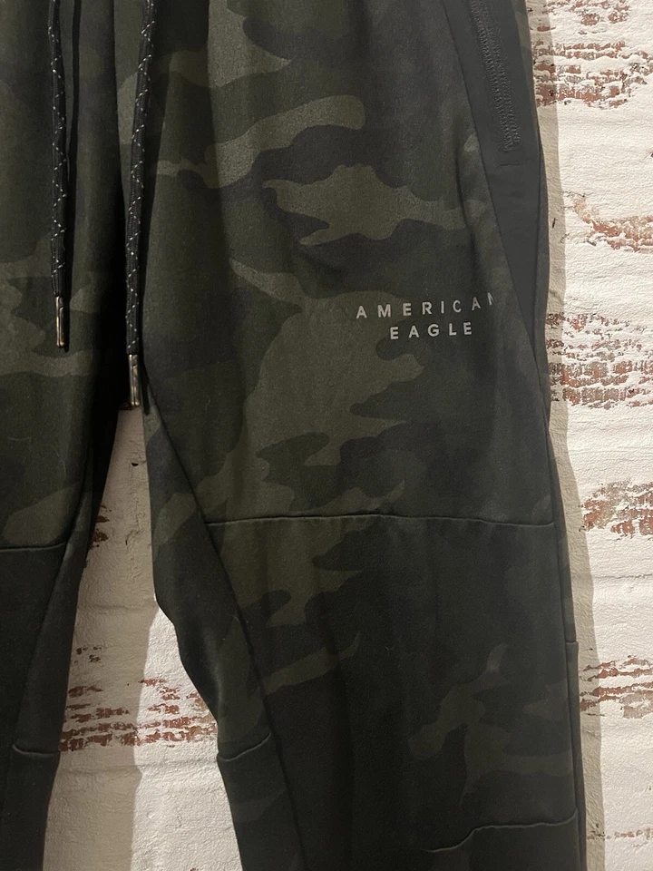 Pantalones de chándal American Eagle Outfitters Flex camuflados negros verdes talla XS Foto 2 de 4