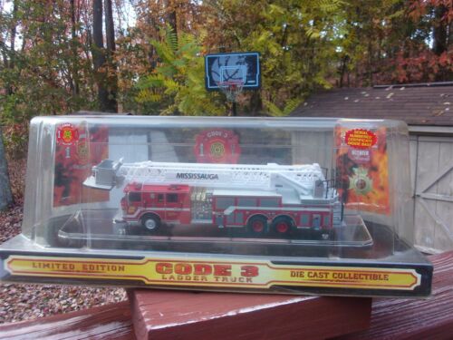 Code 3 Mississauga, Canada Fire Department Aerial Truck 101 - #12915 - Bild 3 von 11