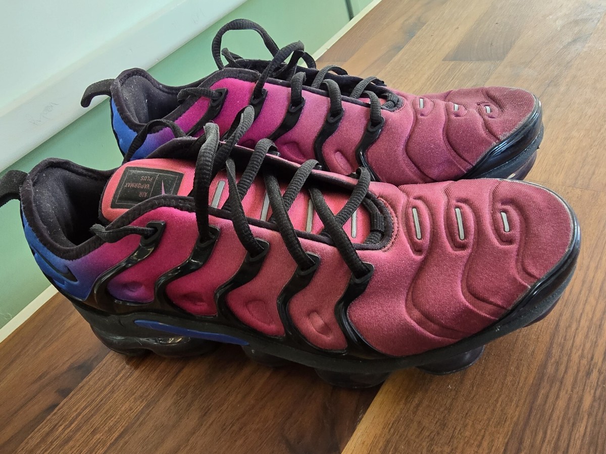 nike vapormax plus hyper violet