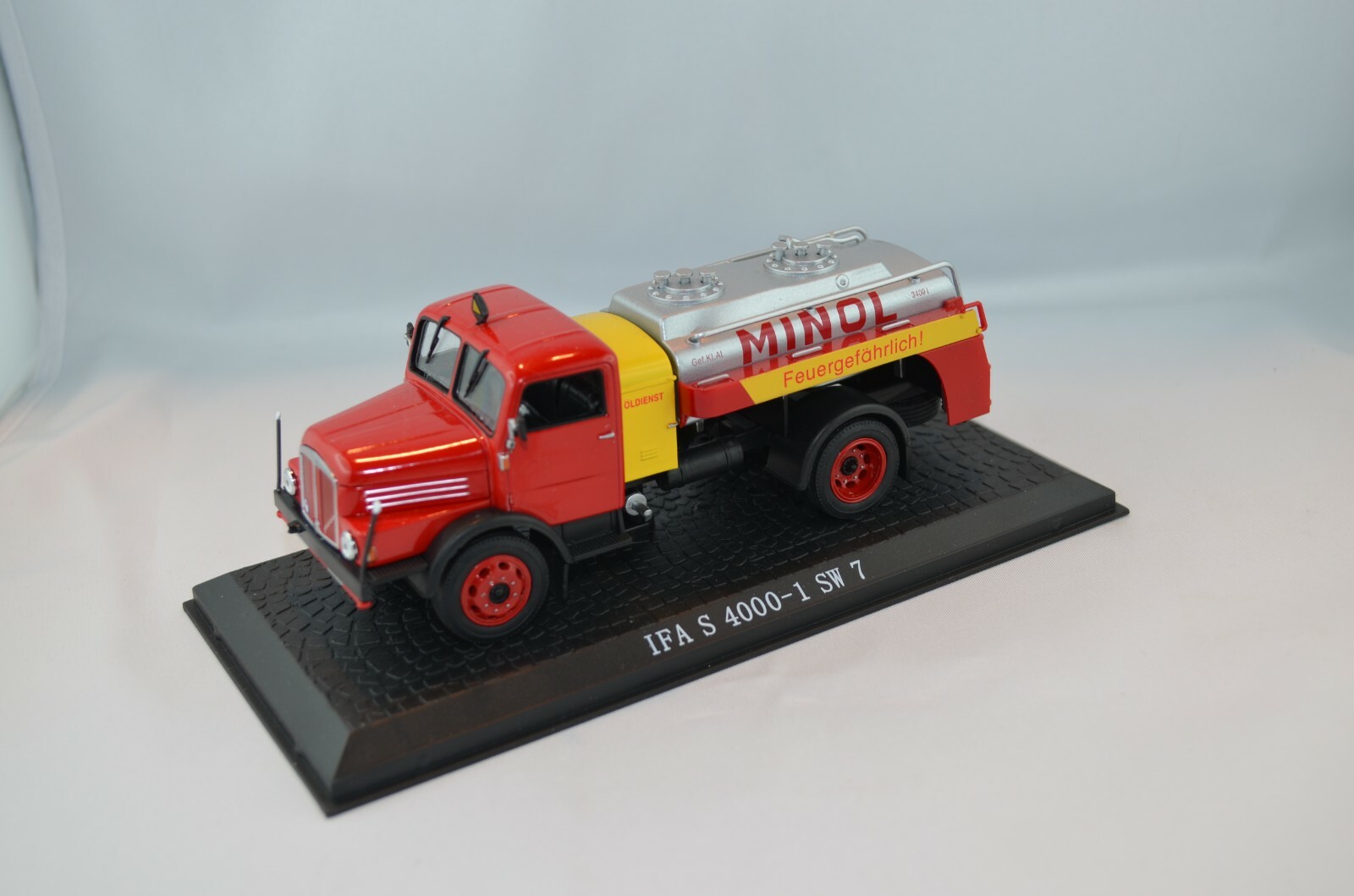 Camion IFA S 4000 1 SW 7 MINOL véhicule de collection miniature historique en alliage