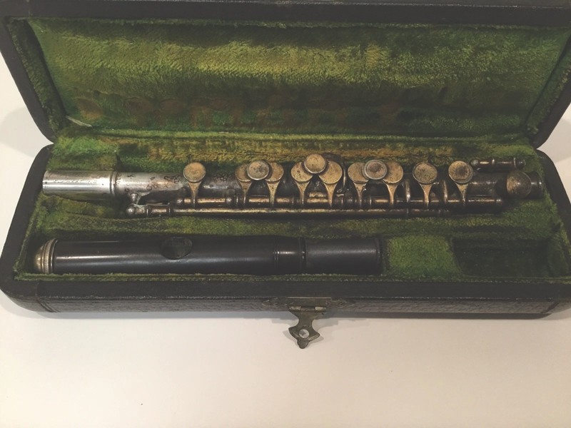 VINTAGE ANTIQUE PICCOLO/CASE C.G.CONN LTD, ELKHARD,IND SERIAL #46632 CIRC 1918