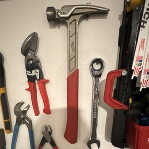 Milwaukee 22 oz Steel Claw Hammer w/ 16 in Steel/Rubber Red Grip Handle