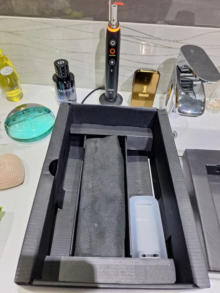 Oral-B iO Serie 8 Black - Immagine 4 di 4