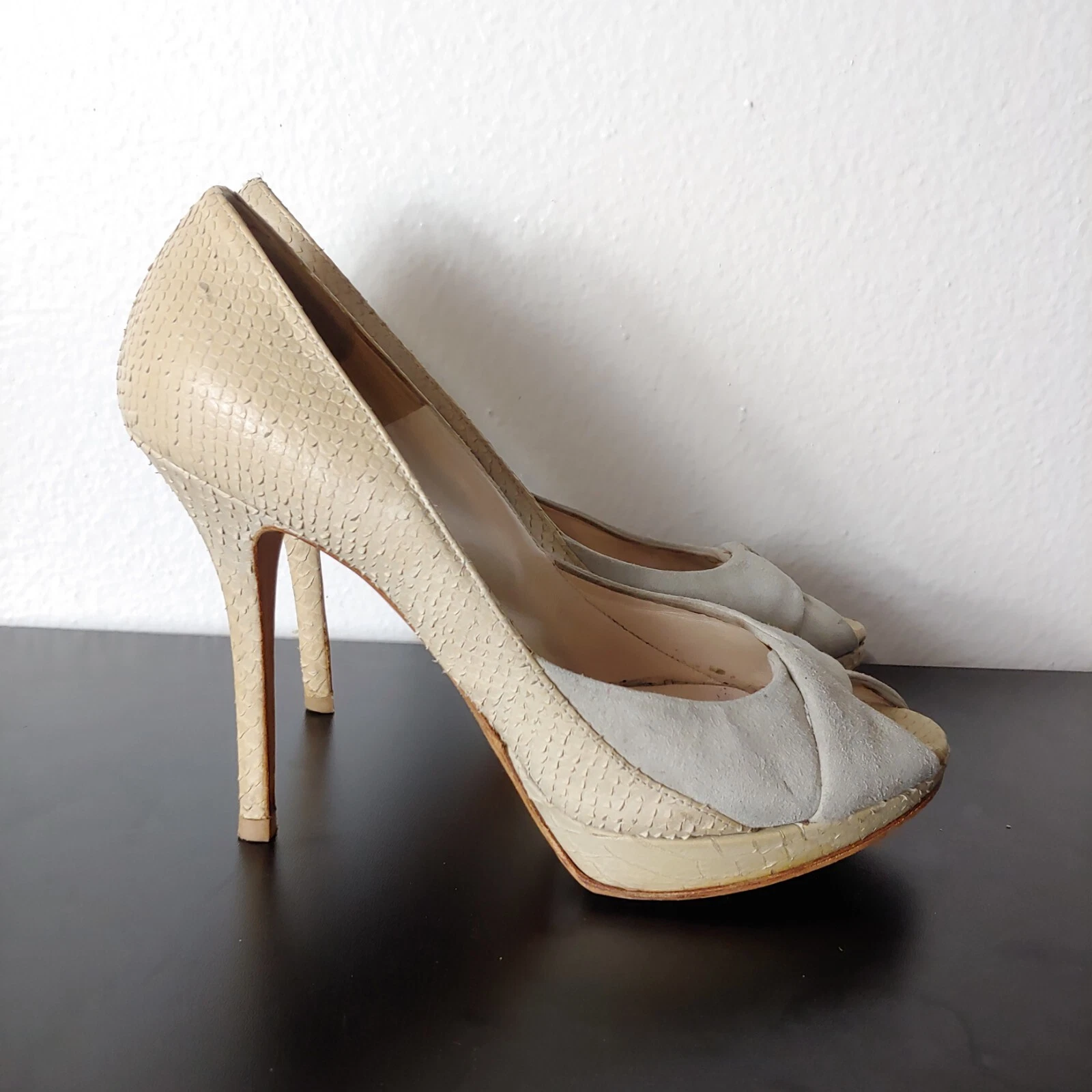 Escarpins CHRISTIAN DIOR gris en relief peau de serpent et daim bout ouvert taille 40,5 US 10