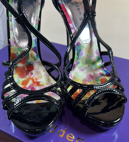 NUEVO Tacones de aguja Jager de charol negro Madden Girl, punta abierta, talla 7 - Imagen 3 de 9
