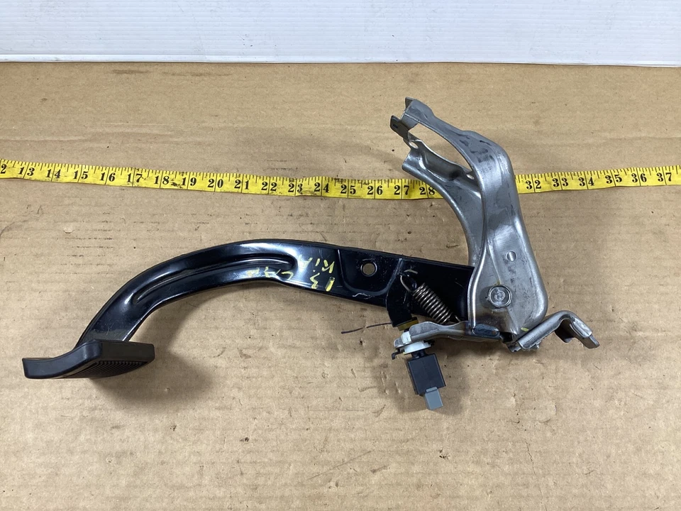 2013 - 2016 KIA CADENZA EMERGENCY BRAKE STOP FOOT PEDAL ASSEMBLY OEM . - Image 3 of 4