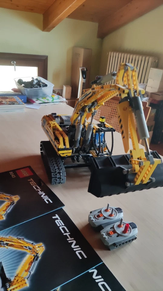 LEGO Technic 8043 Motorized Excavator, foto 4 di 5