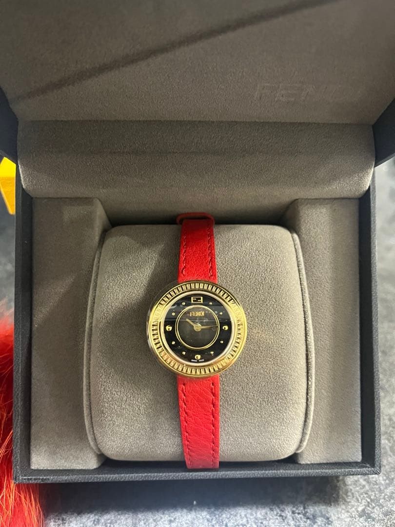 FENDI Analog Watch Leather Red/Black Fur Etched Box Used thumbnail 3