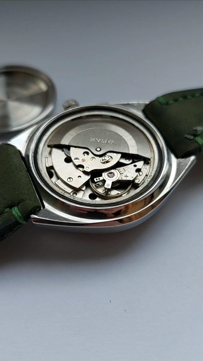 Vintage OMAX Crystal 7 Automatic 25 jewels Swiss watch ( A. Schild