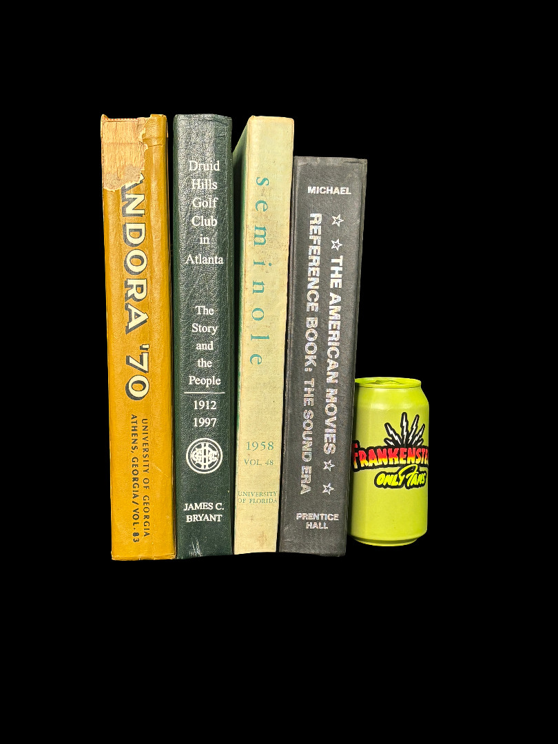 Screen used book lot – glatzel house foyer – the conjuring: the devil made me do