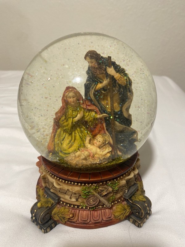 Nativity Snow Globe Mary Joseph Baby Jesus Glitter Classic Musical Box