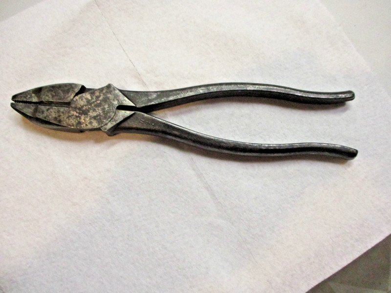 Klein Tools D213-9NE Lineman Pliers 9" High Leverage Side Cutting USA