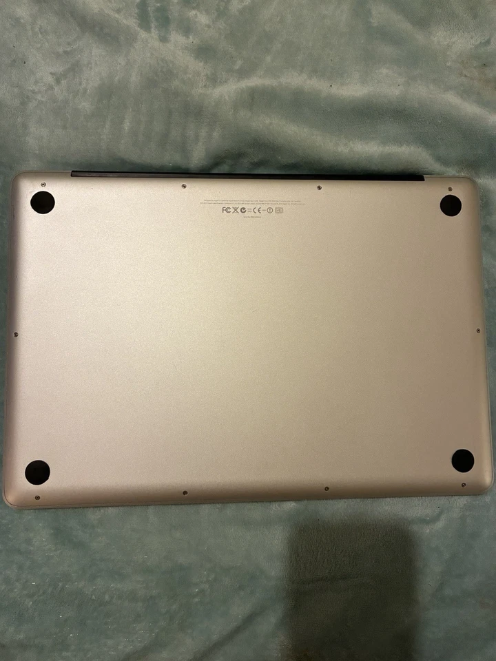 Apple MacBook Pro 15" 2011 · i7 · 4GB · 500GB, photo 2 of 5